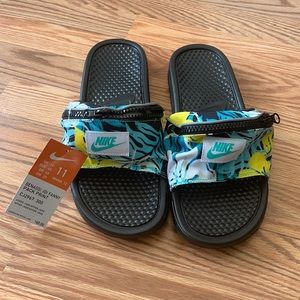 Nike flip flop sandels